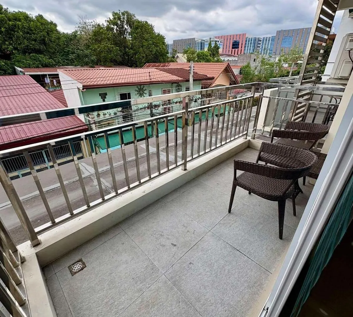 Angelic Premiere Studio With Balcony Wifi & Housekeeping Angeles