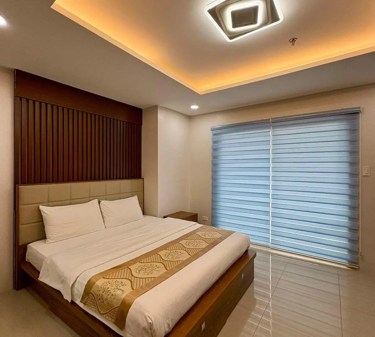 Angelic Premiere Studio With Balcony Wifi & Housekeeping Angeles